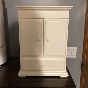 Large jewelry box,white exterior,light green interior.